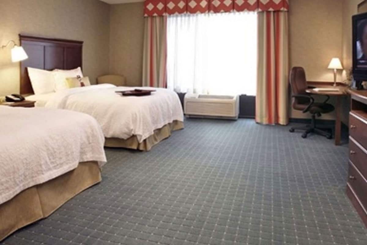 Literie hypoallergénique, coffres-forts dans les chambres, bureau