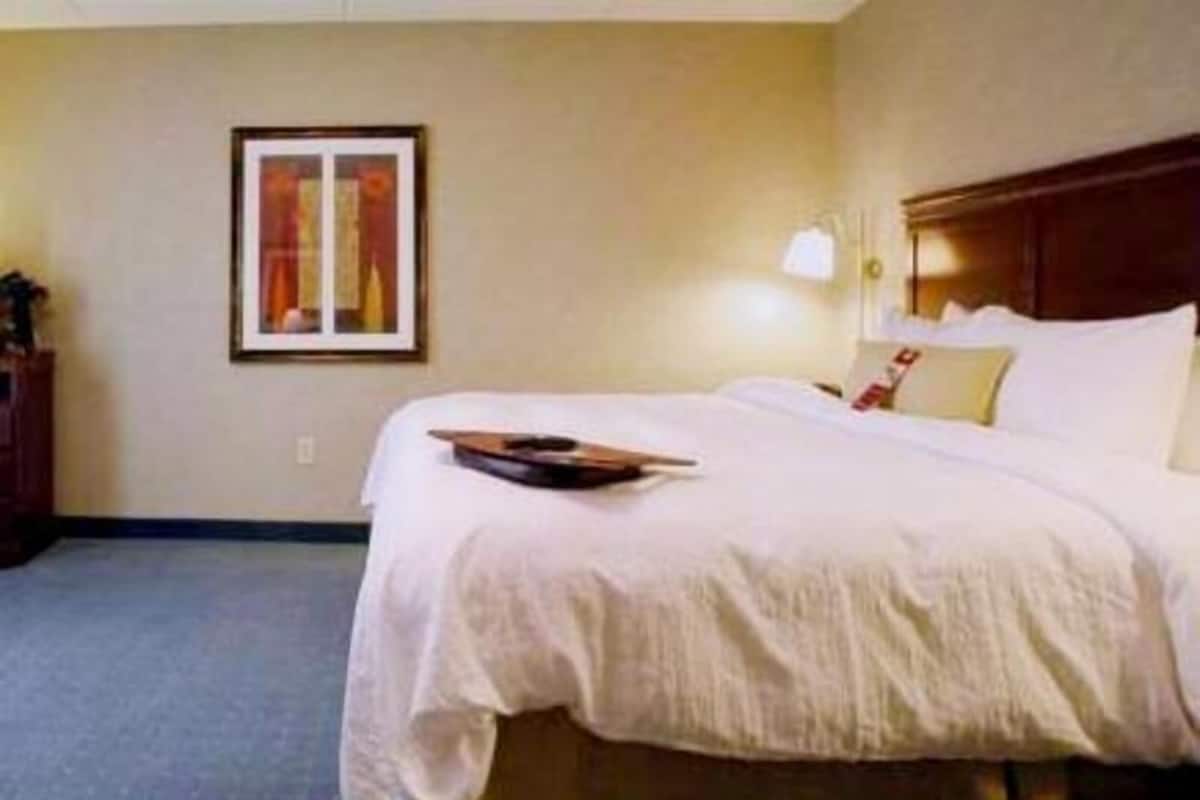 Literie hypoallergénique, coffres-forts dans les chambres, bureau