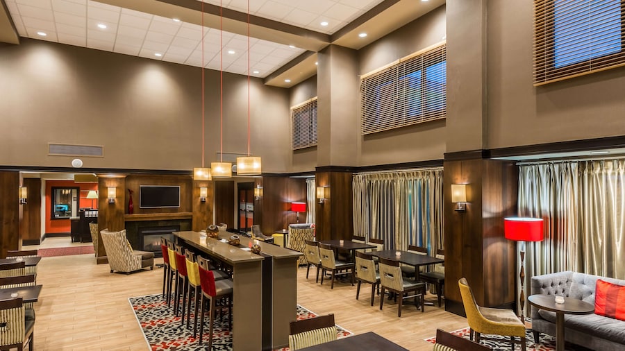 Hampton Inn & Suites Columbus Polaris