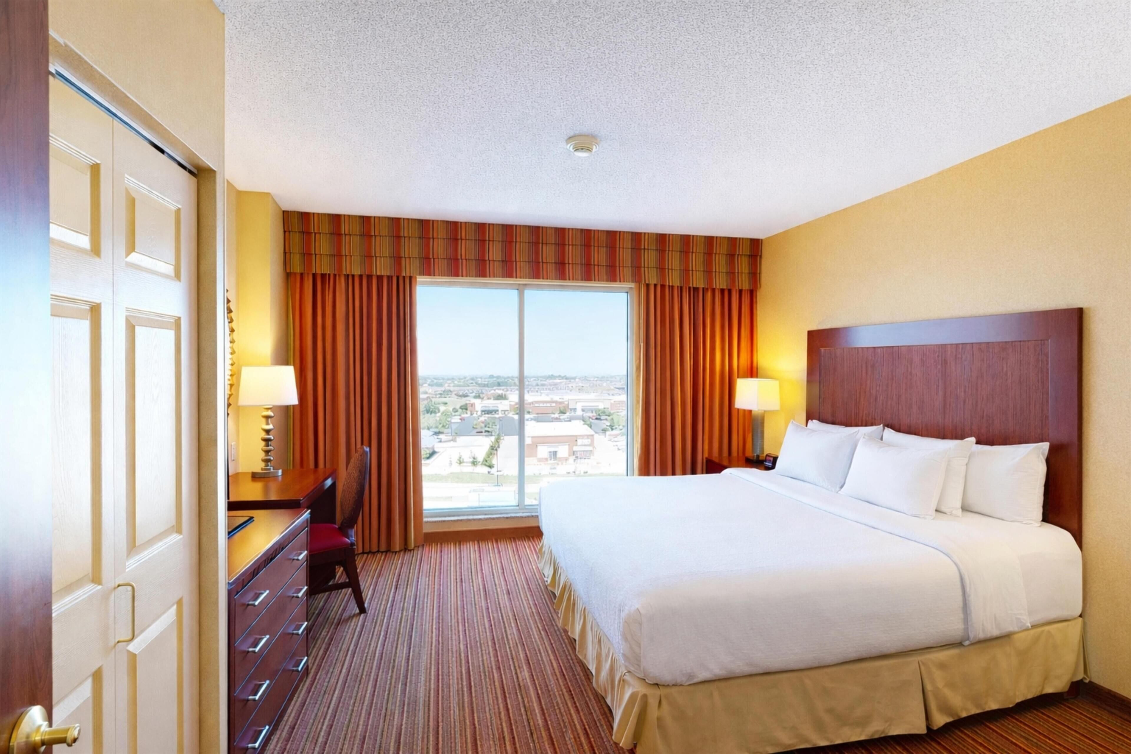 1 Schlafzimmer, hochwertige Bettwaren, Zimmersafe, Schreibtisch