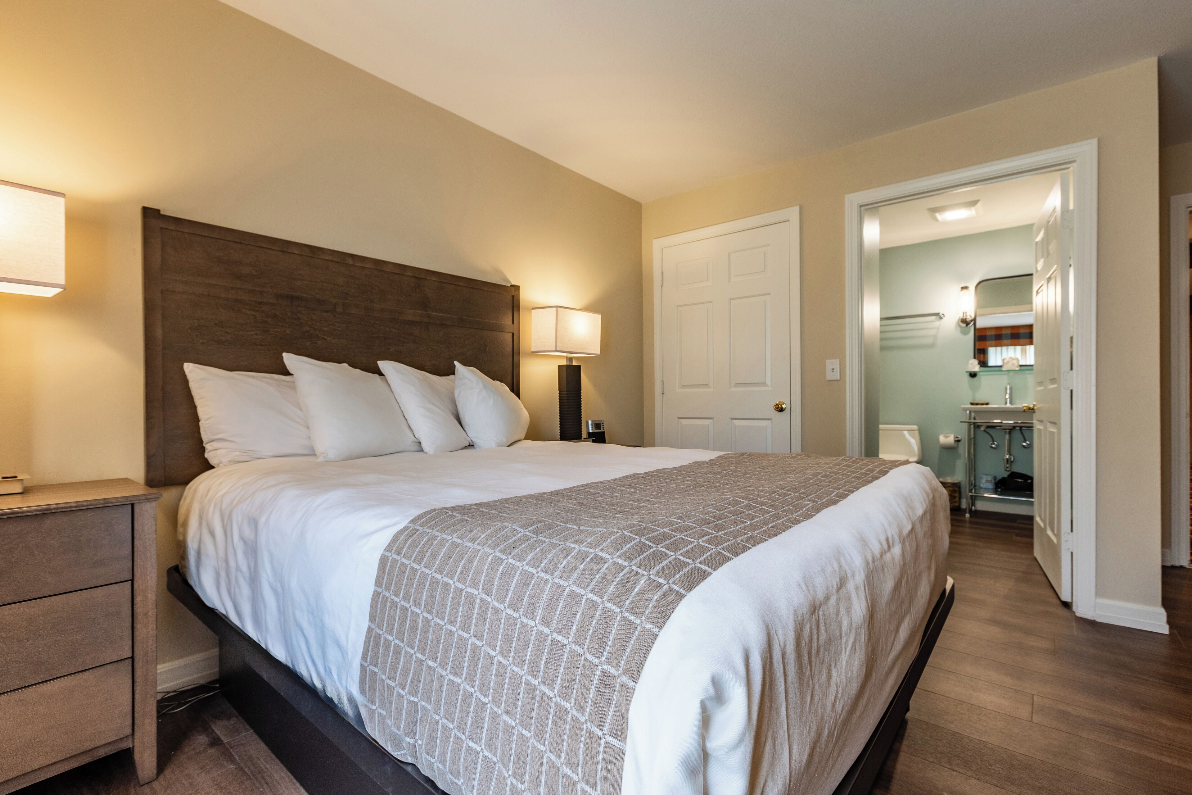 Standard Queen | Ropa de cama de alta calidad y colchones con acolchado adicional