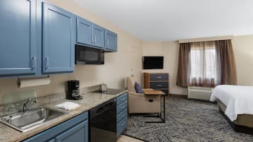 1 bedroom, desk, laptop workspace, blackout drapes