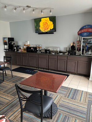 Déjeuner en libre-service gratuit tous les jours