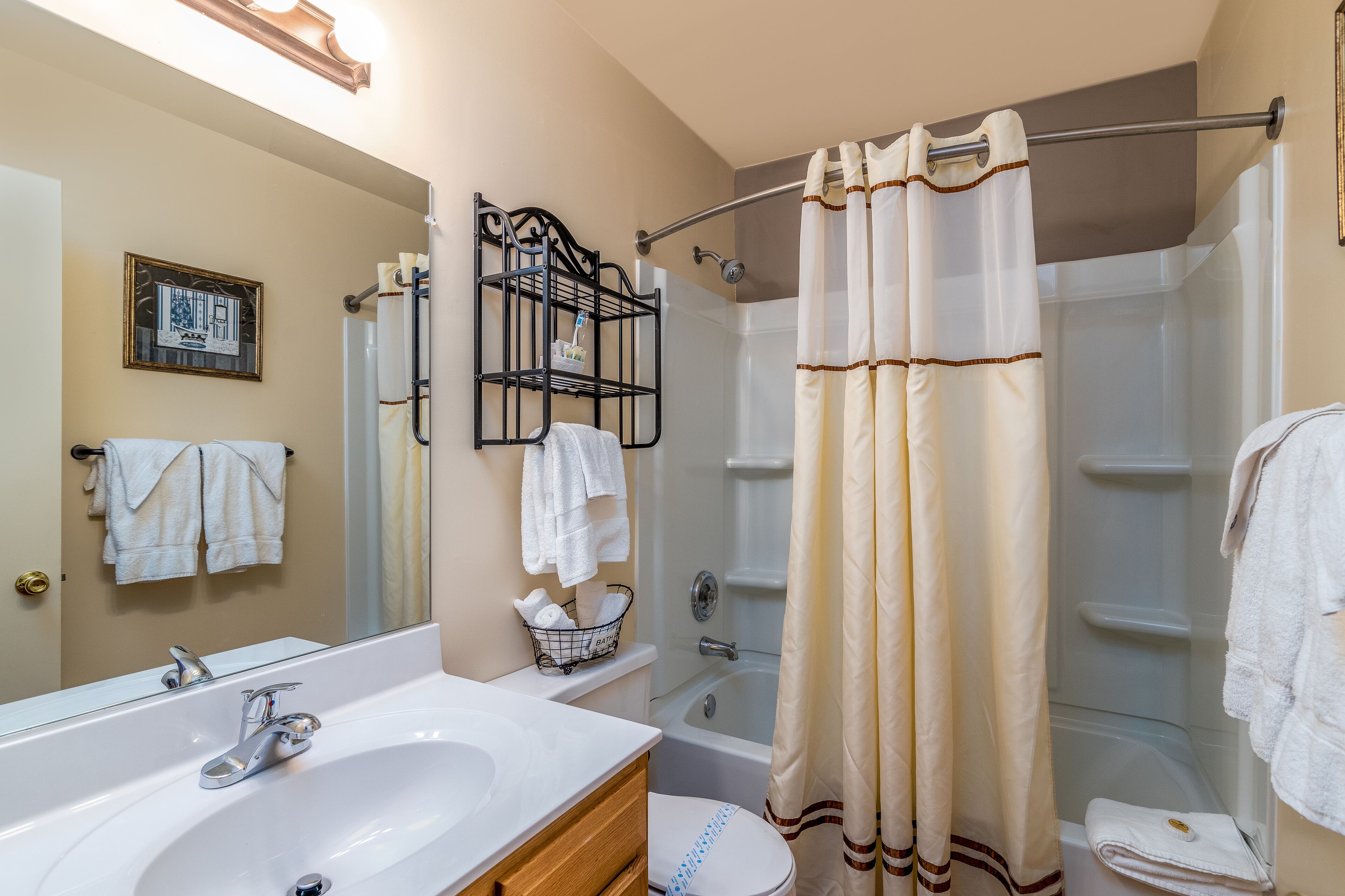 suite, 1 bedroom | bathroom | combined shower/bathtub, hair dryer, towels, soap