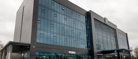 المنشأة من الخارج