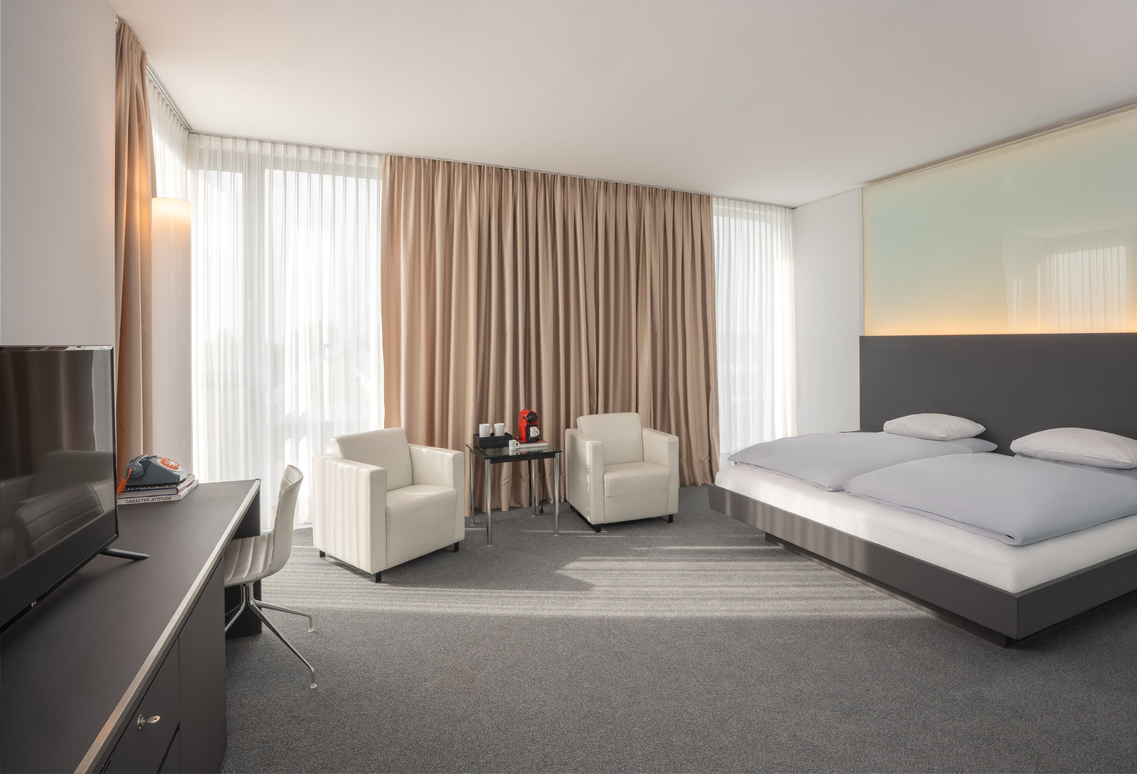 高档床上用品、羽绒被、Select Comfort 床、迷你吧