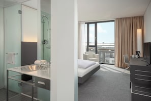The Innside Room | Bộ đồ giường cao cấp, chăn bông, nệm Select Comfort, minibar