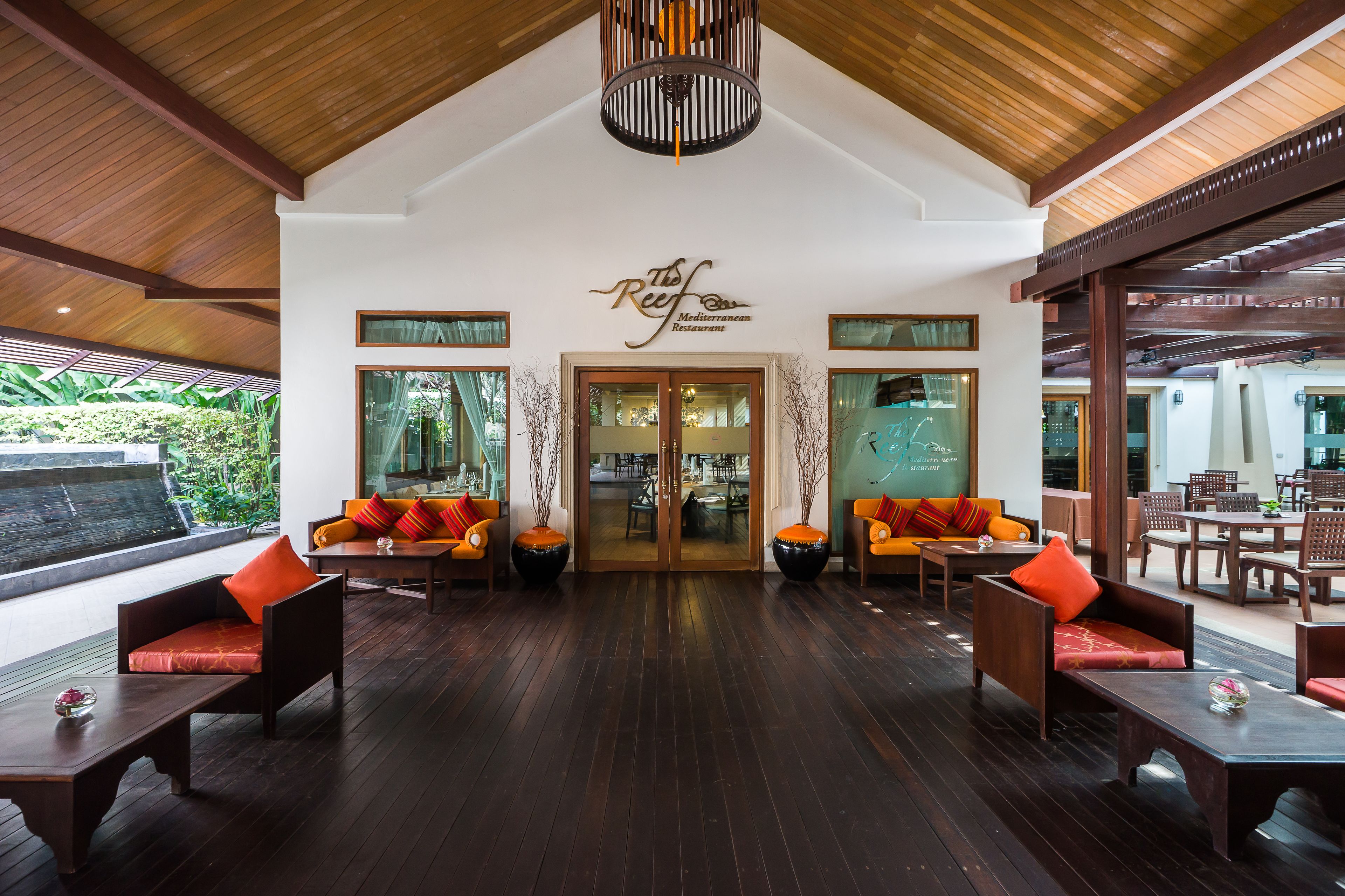 3 ห้องอาหาร, บริการอาหารเช้า อาหารกลางวัน อาหารเย็น, อาหารนานาชาติ