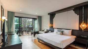 Deluxe Room | In-room safe, desk, soundproofing, iron/ironing board