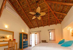 Panoramic Room, 1 King Bed, Terrace | Premium bedding, down duvets, individually decorated - Hotel Tripui (Loreto)