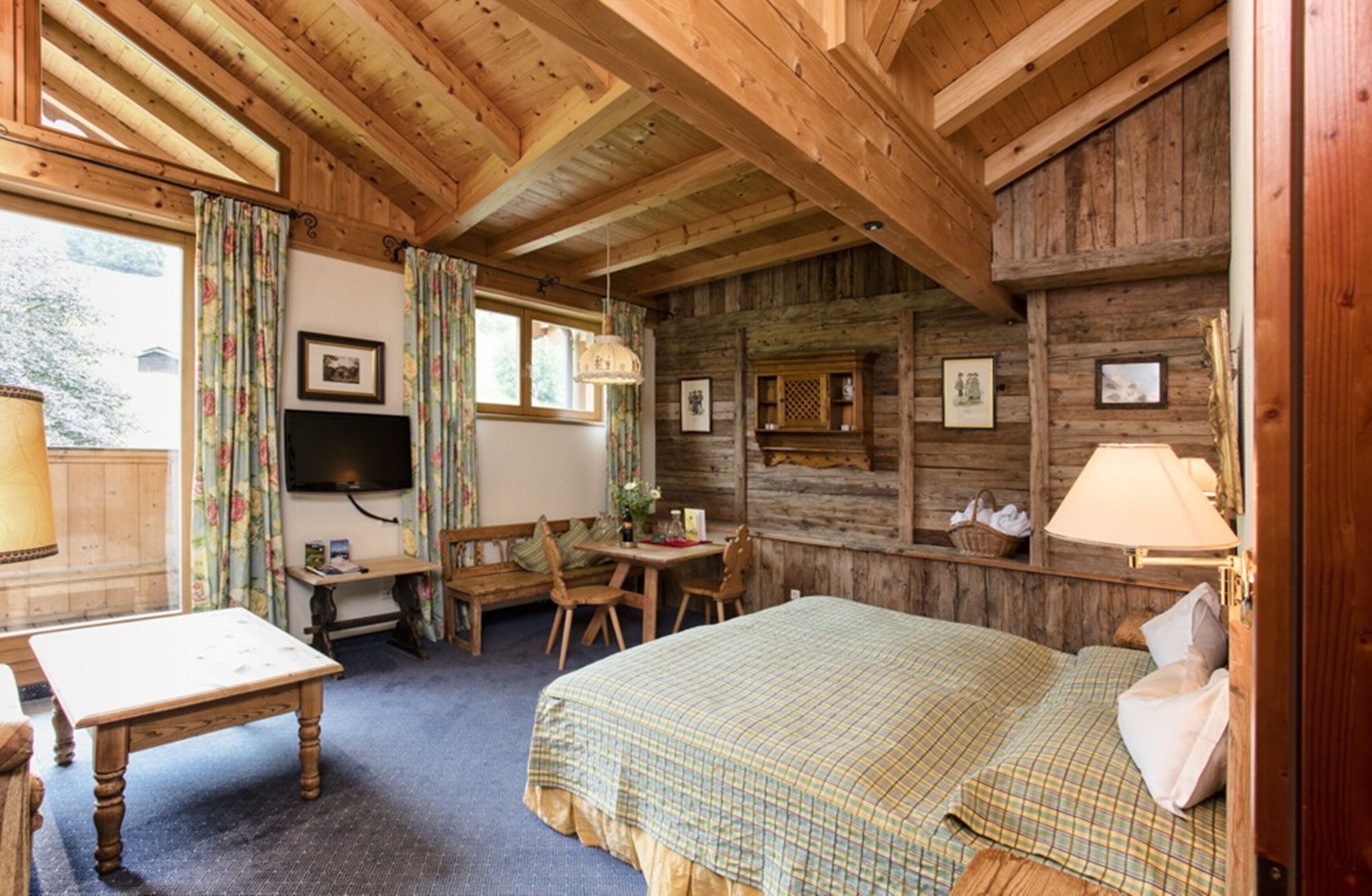 deluxe double room, balcony, garden view | 1 bedroom, hypo-allergenic bedding, in-room safe, desk