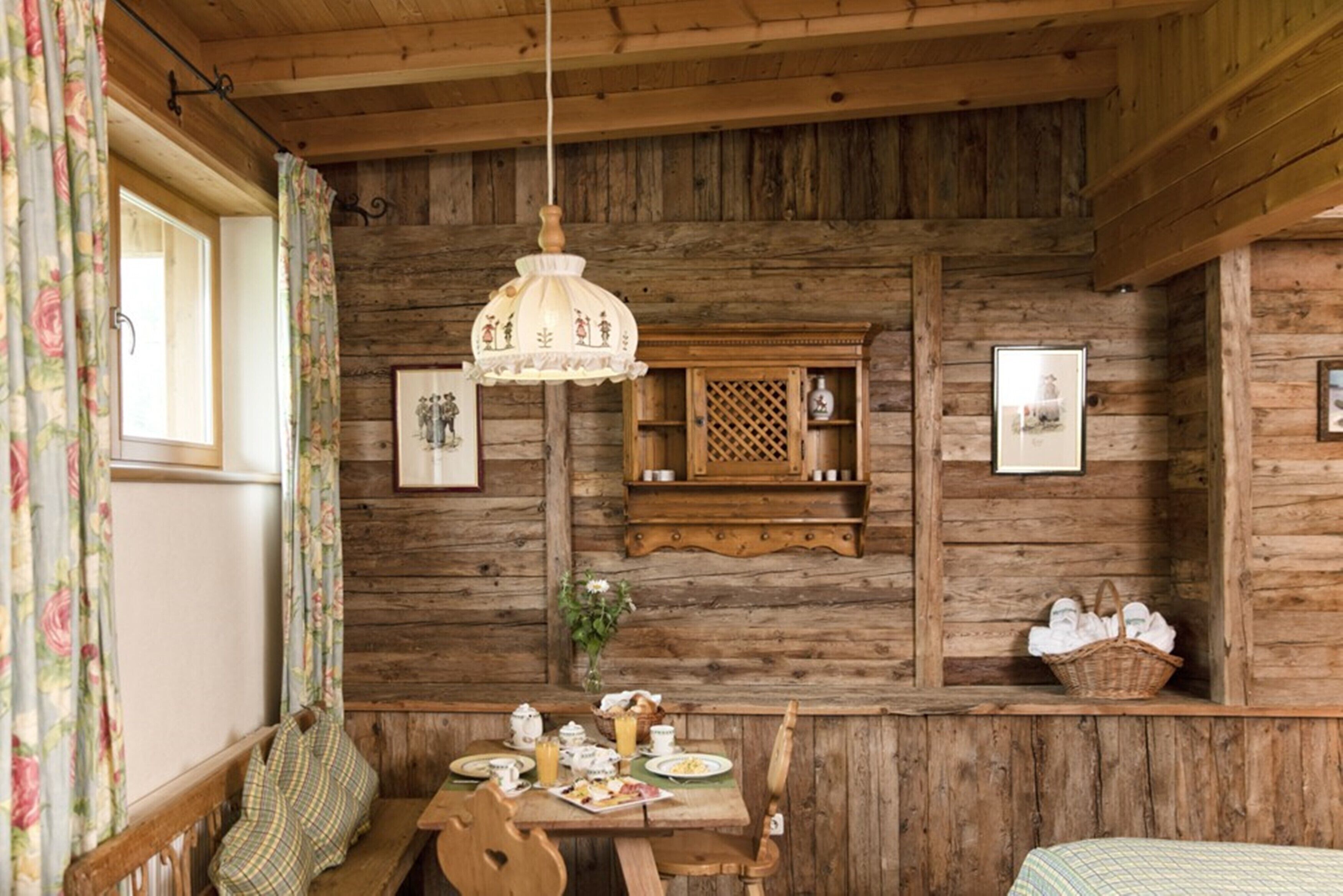 deluxe double room, balcony, garden view | in-room dining