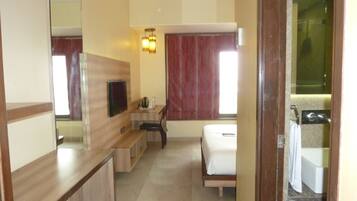 Basic Double Room, 1 Double Bed, Private Bathroom | Premium bedding, memory-foam beds, individually decorated, desk