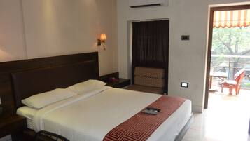 Deluxe Executive Room | Premium bedding, memory-foam beds, individually decorated, desk