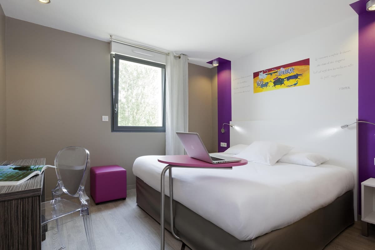 Standard Double Room, 1 Double Bed | Individually decorated, desk, blackout curtains, soundproofing