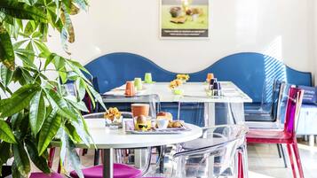 Frokostbuffé er inkludert i helgene