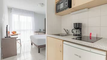 Fridge, microwave, stovetop, coffee/tea maker