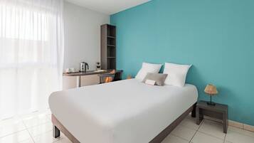 Studio, 1 Double Bed | Desk, blackout curtains, iron/ironing board, free cots/infant beds