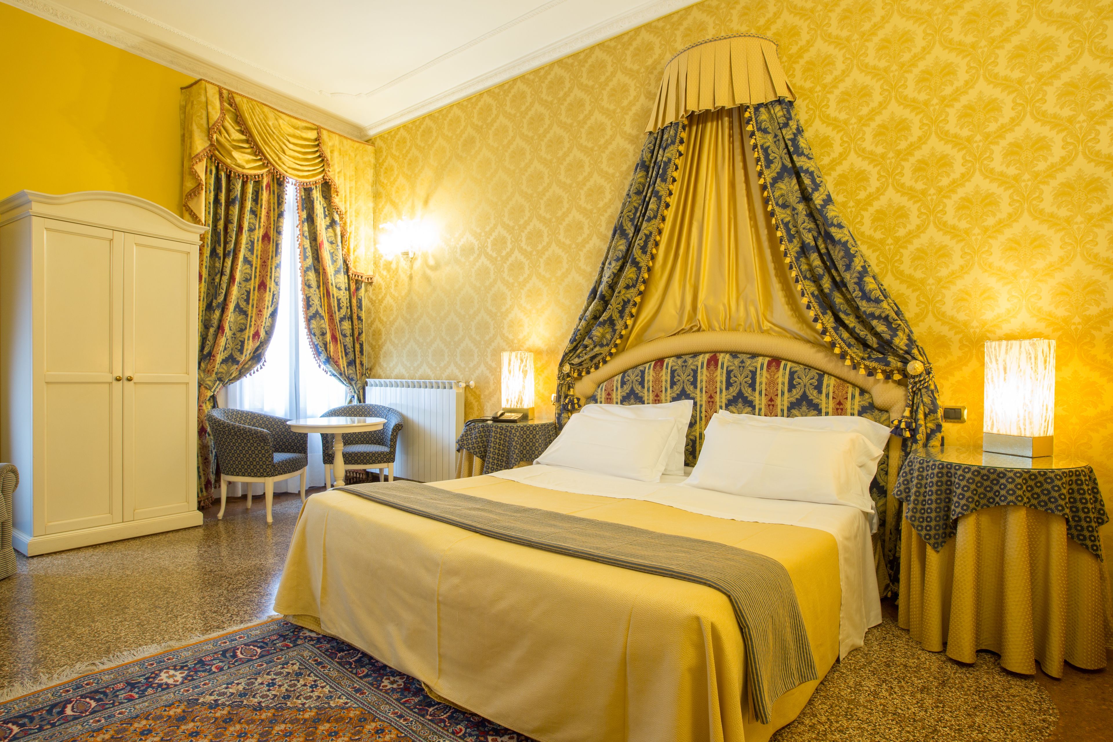 Egyptian cotton sheets, premium bedding, pillowtop beds, minibar