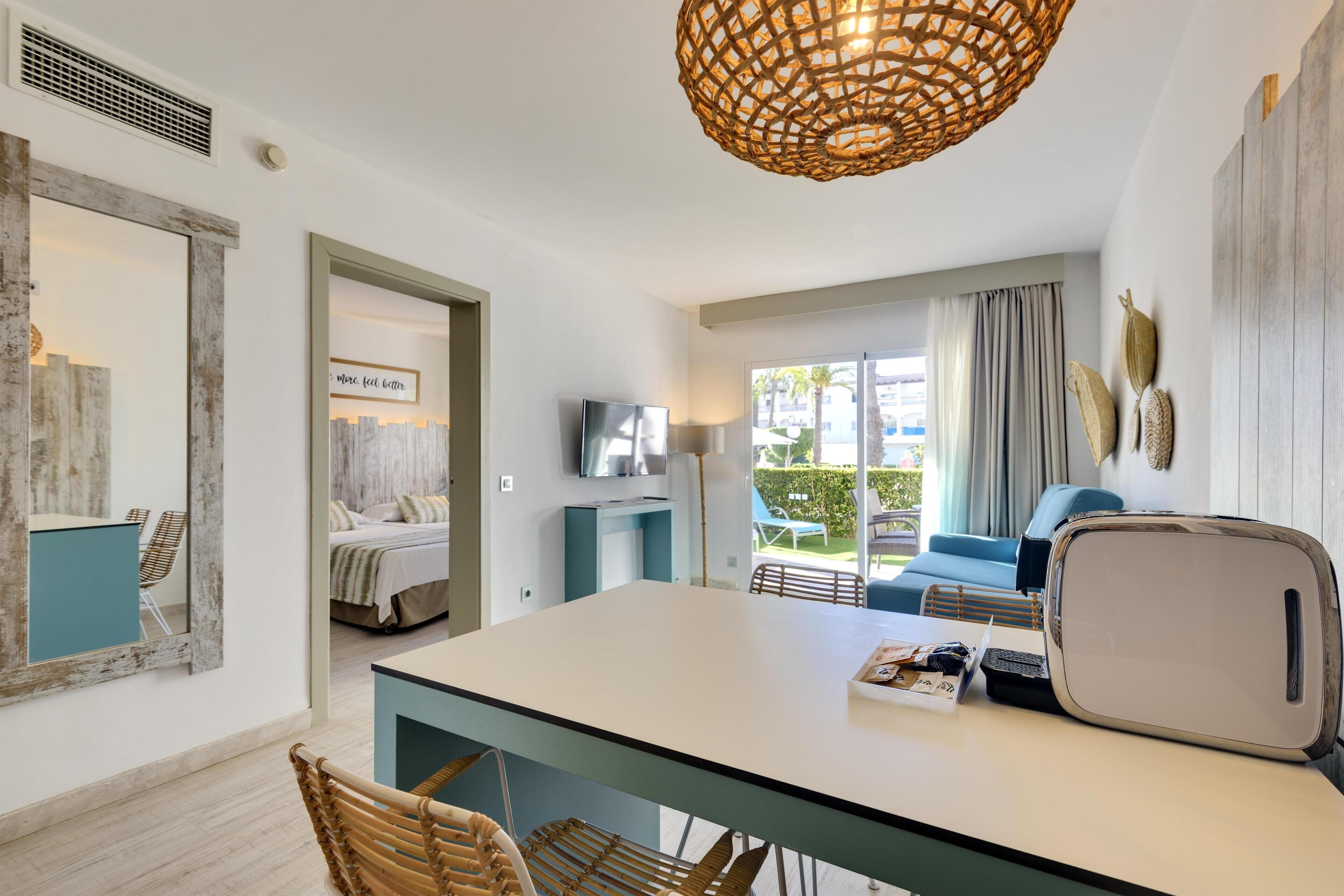 Premium One Bedroom Apartment Private Garden | In-room safe, desk, free WiFi, bed sheets