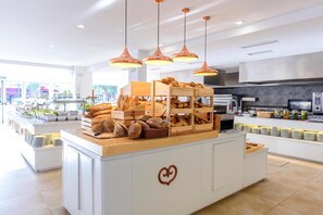 2 restauranter, der serverer frokost og aftensmad