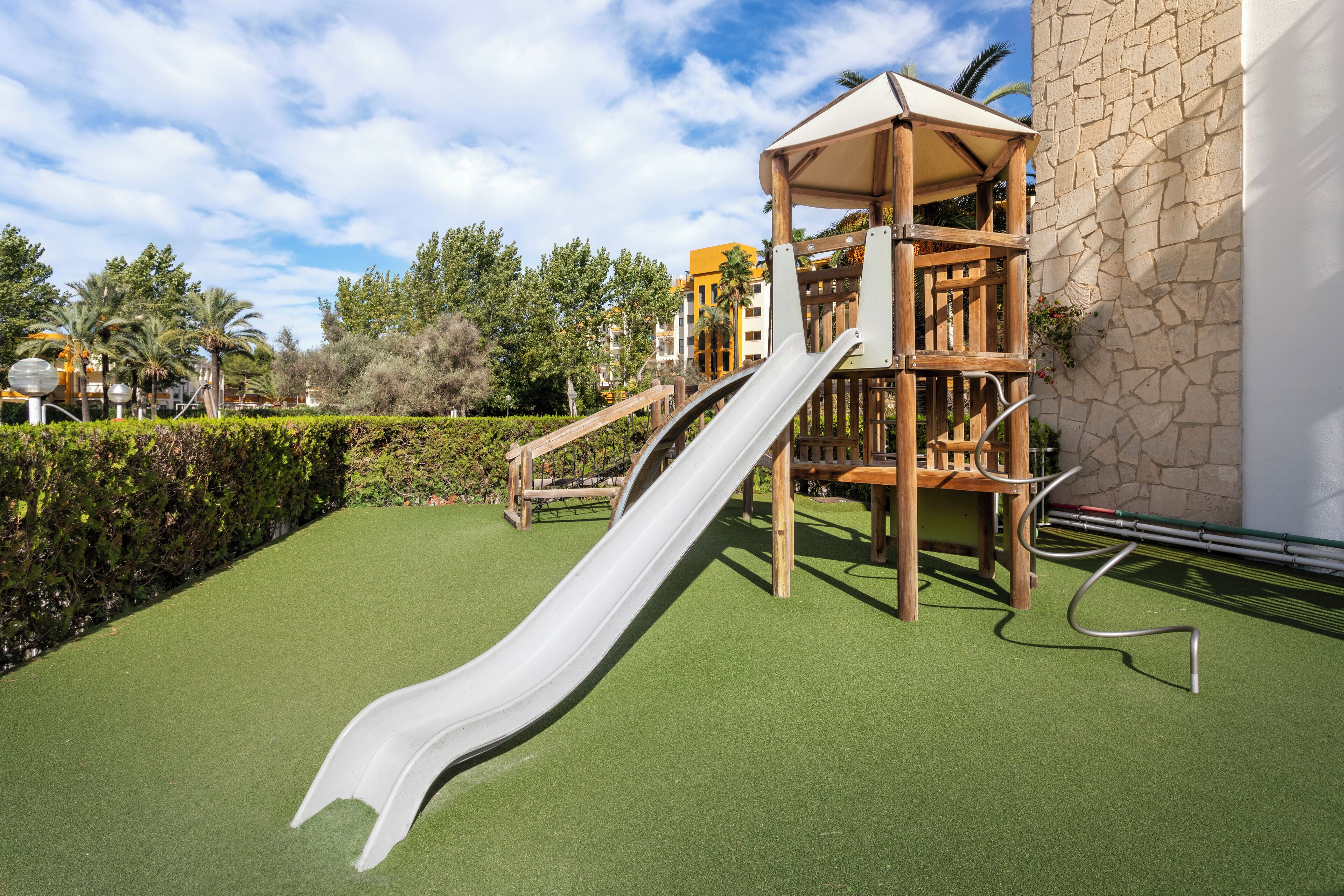 Tempat bermain anak - outdoor