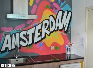 Réfrigérateur dans l'espace commun, micro-ondes dans l'espace commun