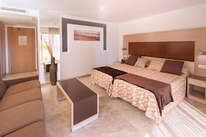 Minibar, in-room safe, desk, soundproofing - Hotel & Spa Dynastic (Benidorm)