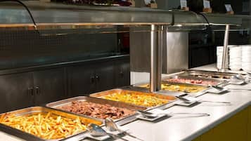Se ofrece un desayuno bufé (12.50 EUR por persona)