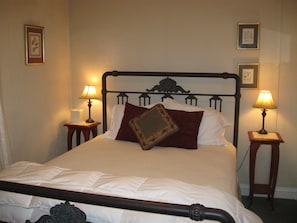 Premium bedding, down comforters, free WiFi, bed sheets - The Forest Queen Hotel (Crested Butte)