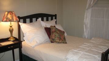 Premium bedding, down duvets, free WiFi, bed sheets