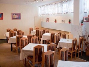 Breakfast, lunch, dinner served; Polish cuisine