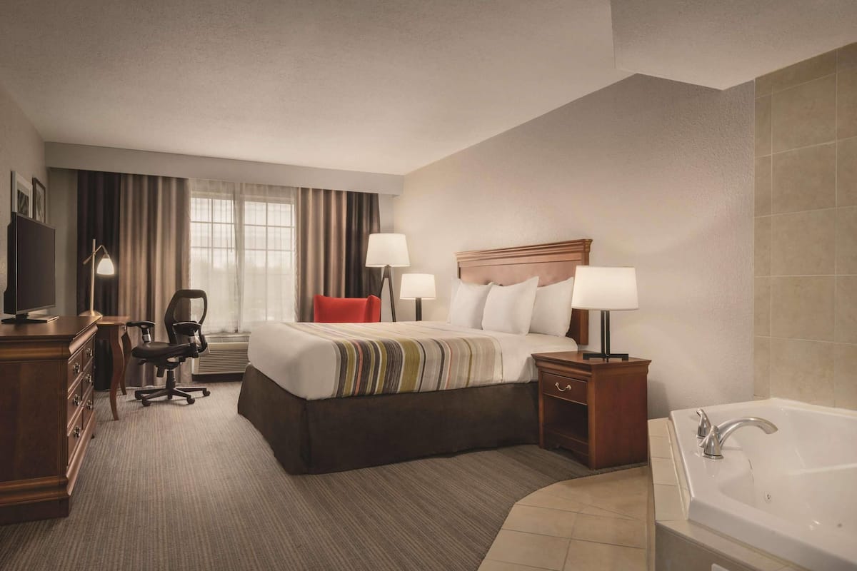 Suite, 1 King Bed, Non Smoking (with Whirlpool) | 1 bedroom, in-room safe, desk, blackout drapes