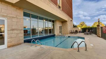 Piscina interna, piscina externa