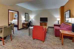 Desk, blackout drapes, iron/ironing board, free cribs/infant beds - Drury Inn & Suites Meridian (Meridian)