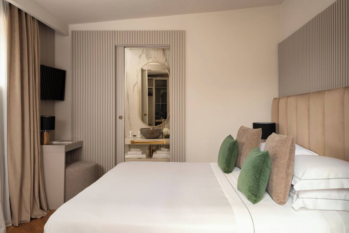 Superior Room | Premium bedding, minibar, in-room safe, desk