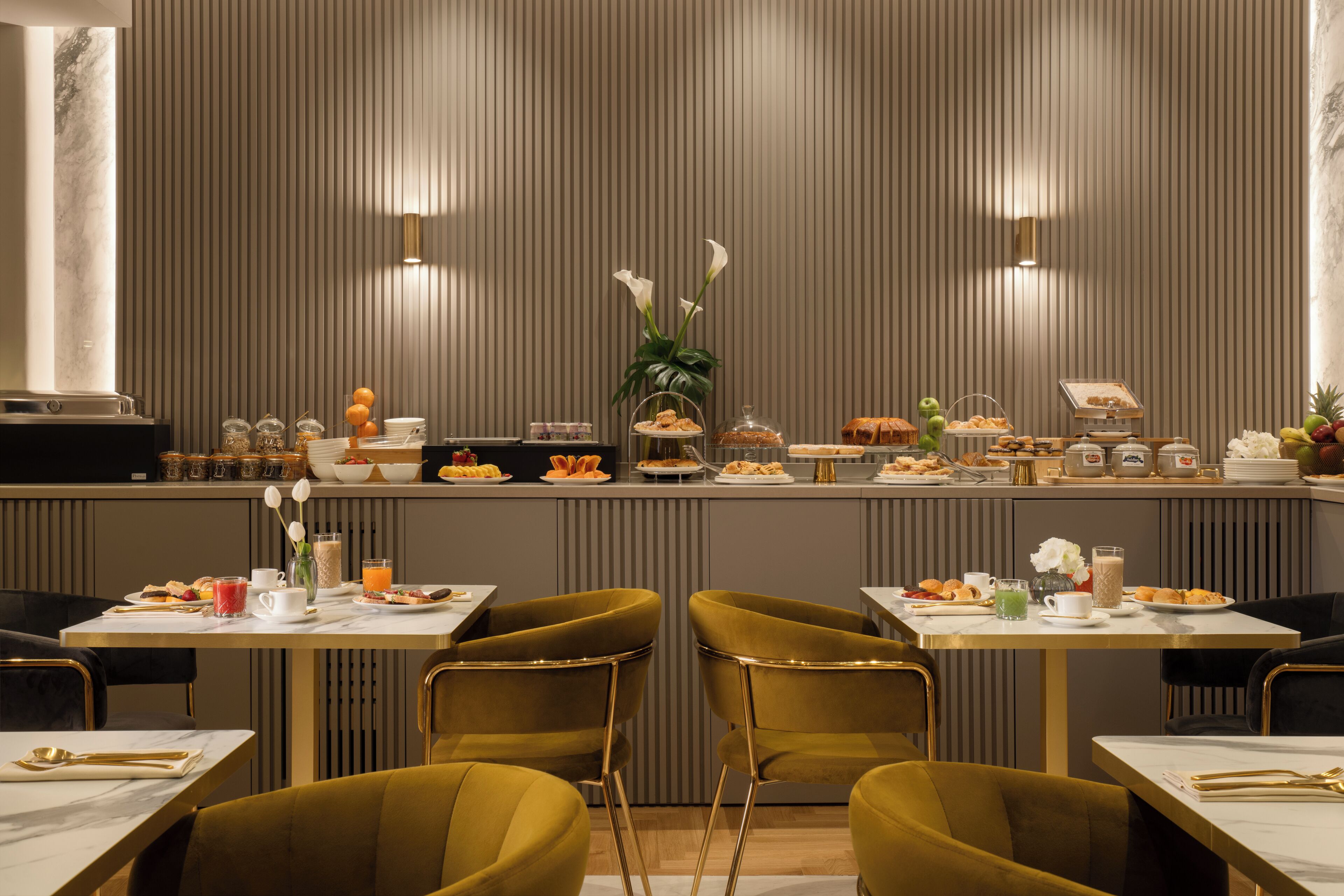 Morgenmadsbuffet hver dag (18 EUR pr. person)