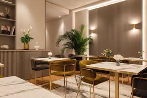 ฝ่ายต้อนรับ