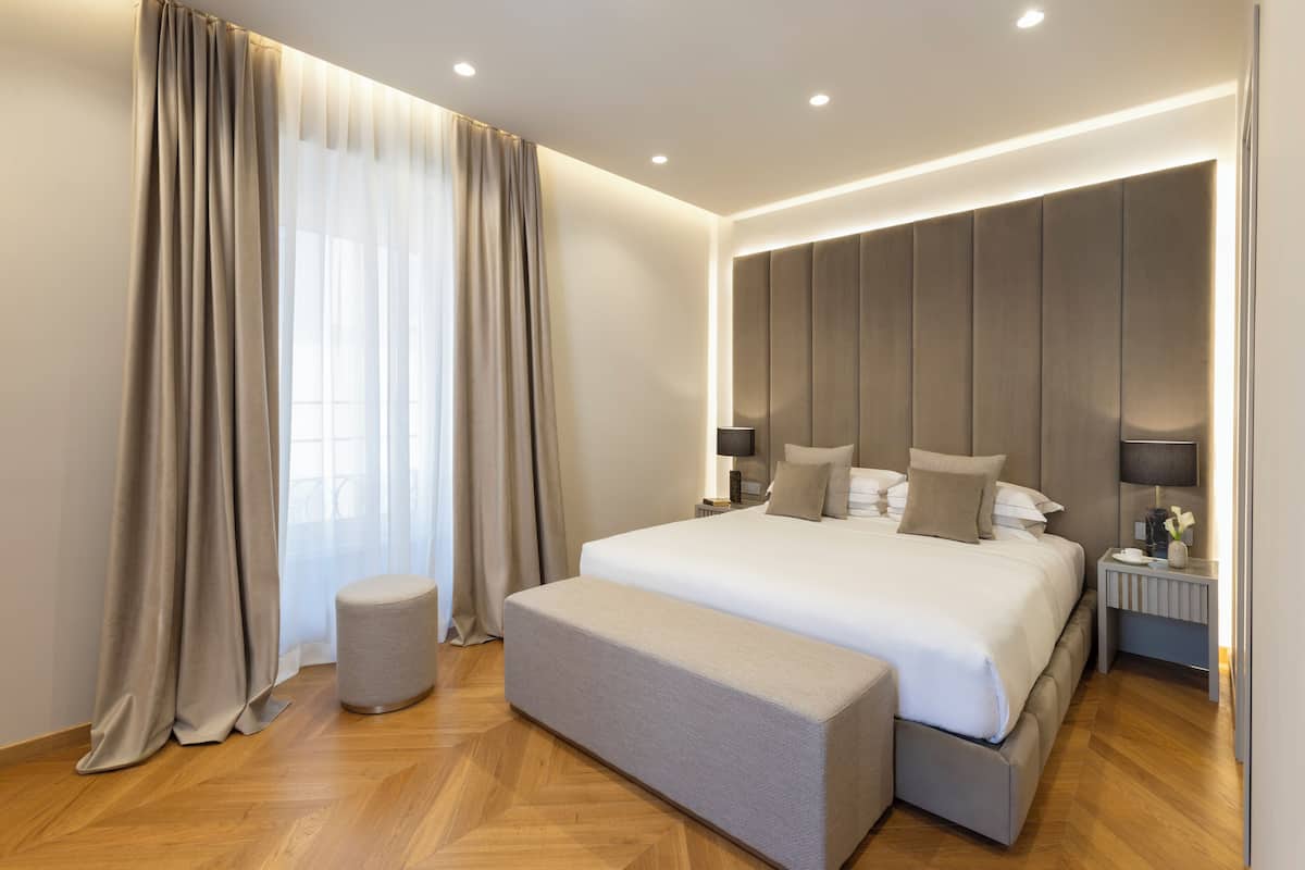 Suite, Annex Building | Premium bedding, minibar, in-room safe, desk