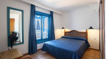 Superior Apartment, 2 Bedrooms | Individually decorated, individually furnished, blackout drapes