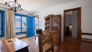 Appartamento Superior, 2 camere da letto | Soggiorno | TV al plasma 22 pollici con canali satellitari, TV