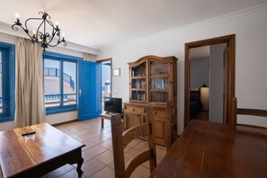 Superior Apartment, 2 Bedrooms | Living room