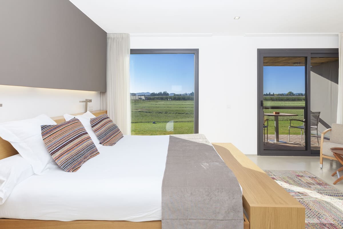 junior suite | 1 bedroom, minibar, in-room safe, desk