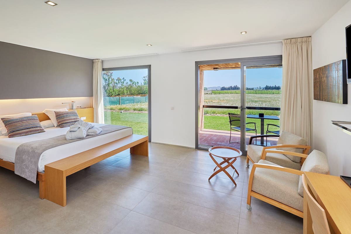 junior suite | 1 bedroom, minibar, in-room safe, desk