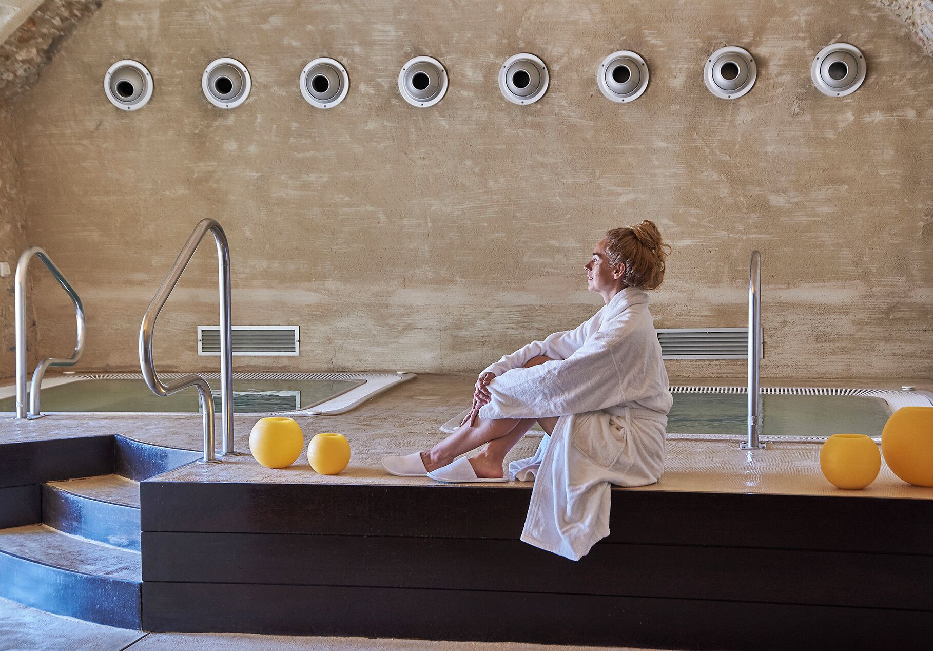 sauna, hot tub, steam room, turkish bath/hammam, body treatments