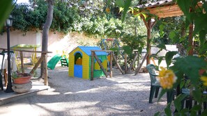 Children’s play area – outdoor - Locanda delle Corse (Rome)
