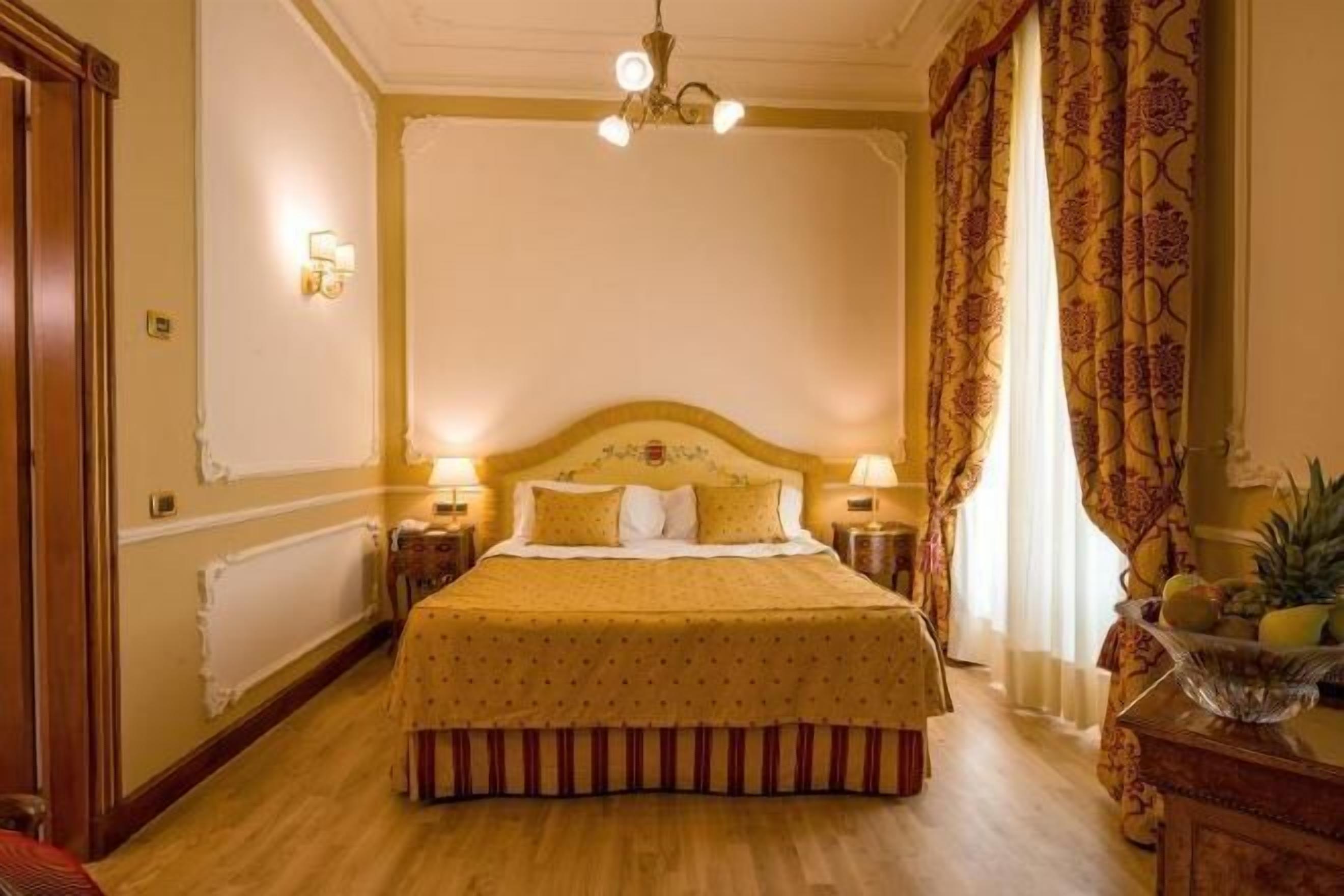 Hypo-allergenic bedding, minibar, in-room safe, desk