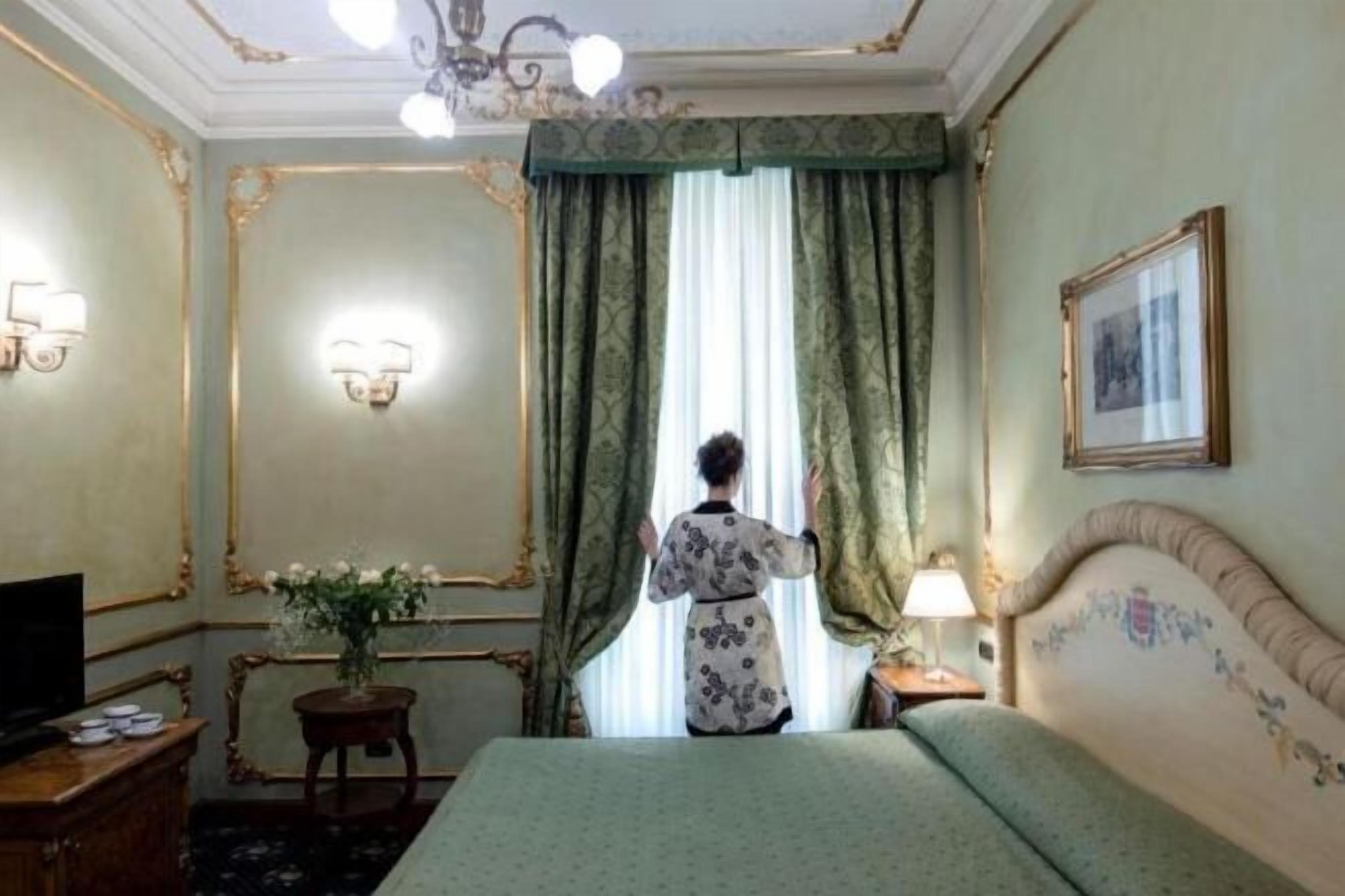 Hypo-allergenic bedding, minibar, in-room safe, desk