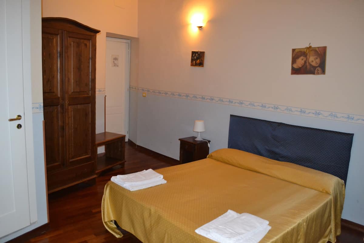 Habitación doble de uso individual | Ropa de cama de alta calidad, minibar, escritorio