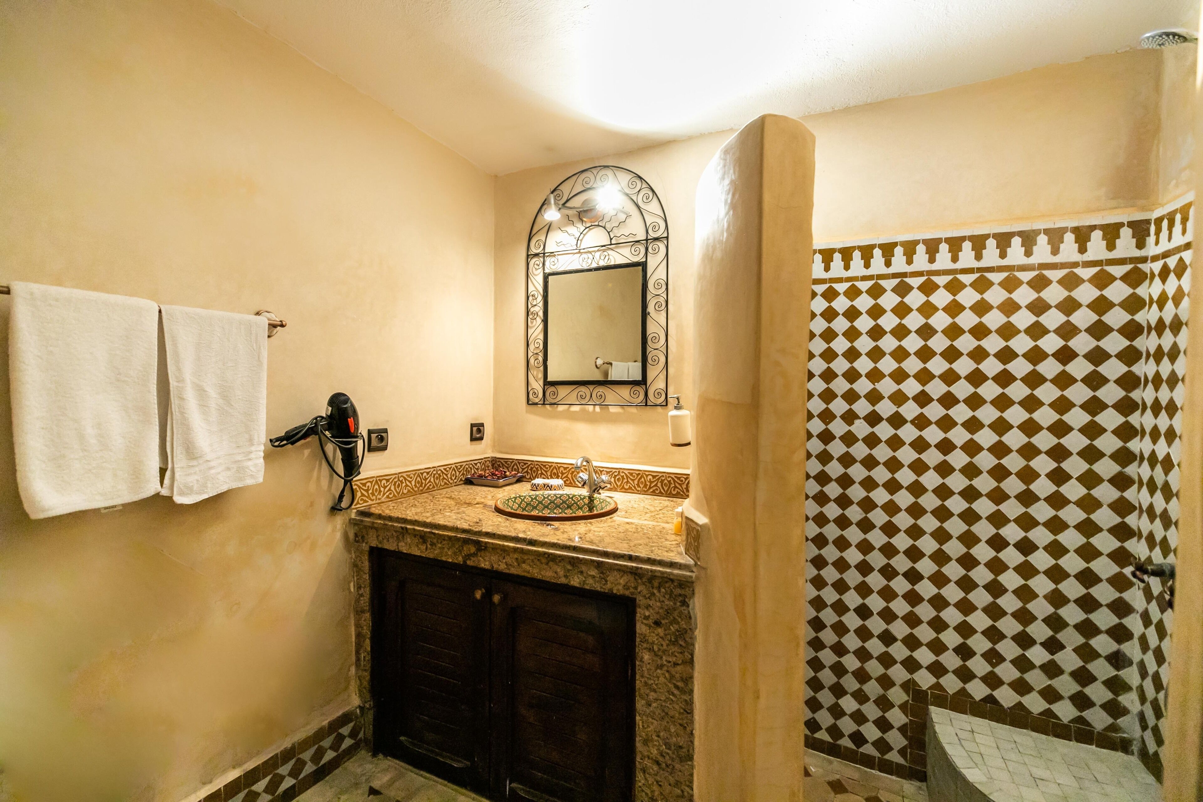 junior double or twin room, 1 double or 2 single beds, non smoking (mazagan) | bathroom | free toiletries, hair dryer, bathrobes, towels